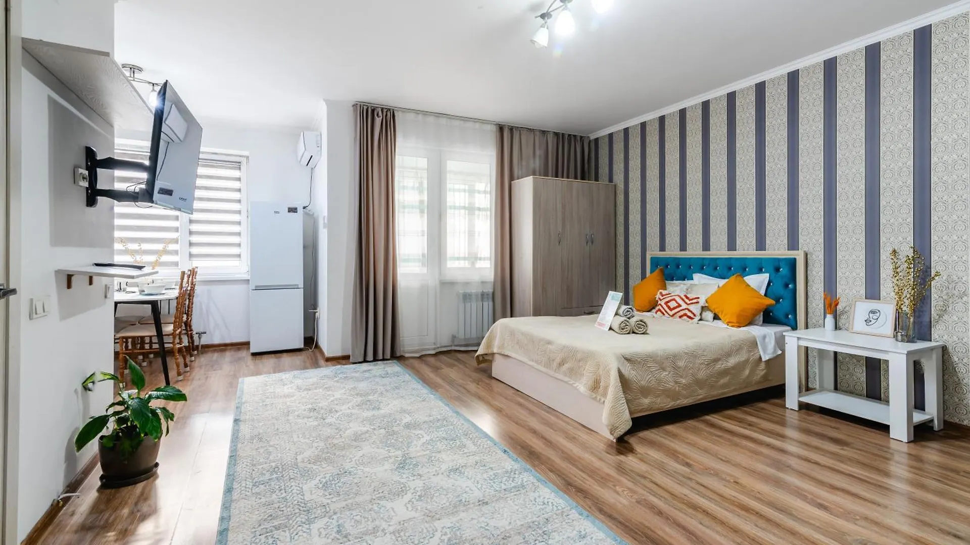 Очаровательная Студия С Балконом Almaty Apartment